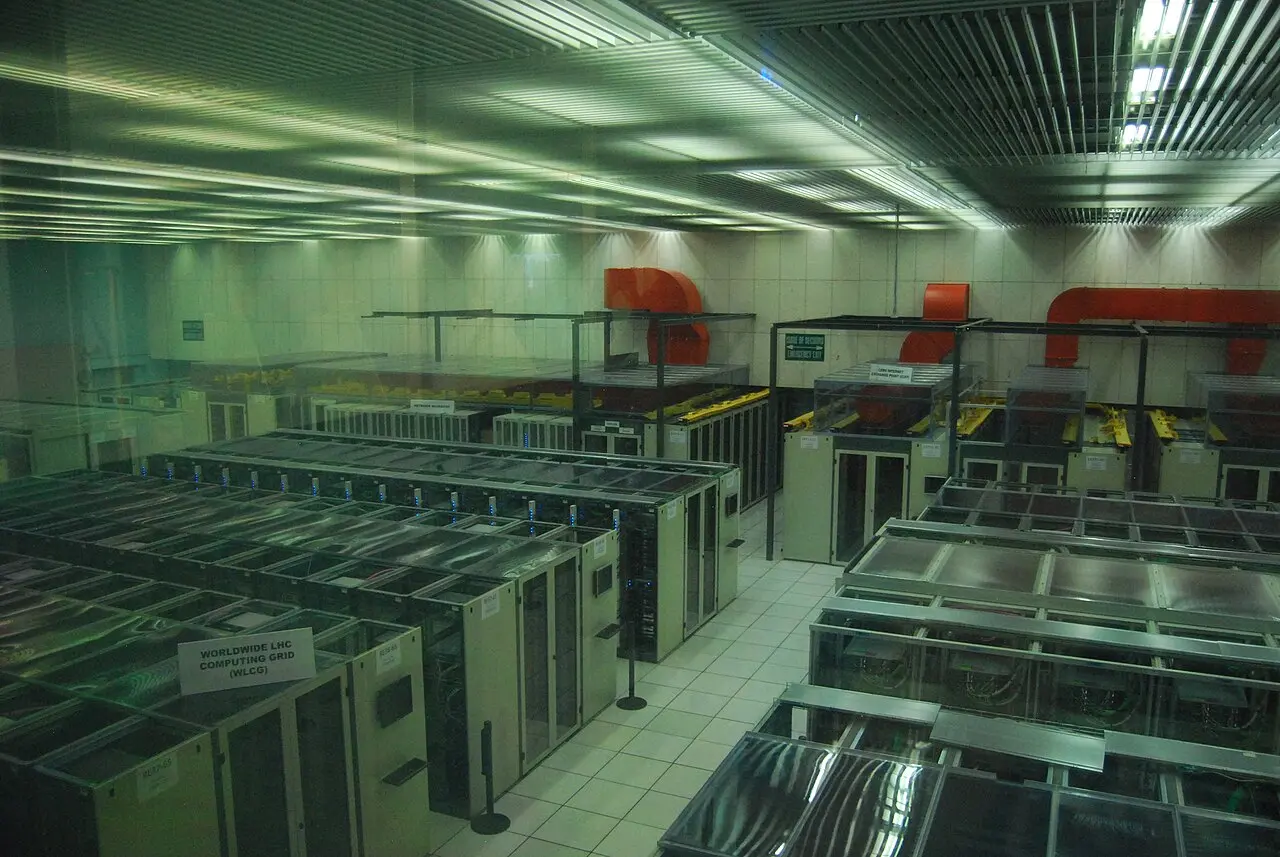 Rows of computing racks in a data centre